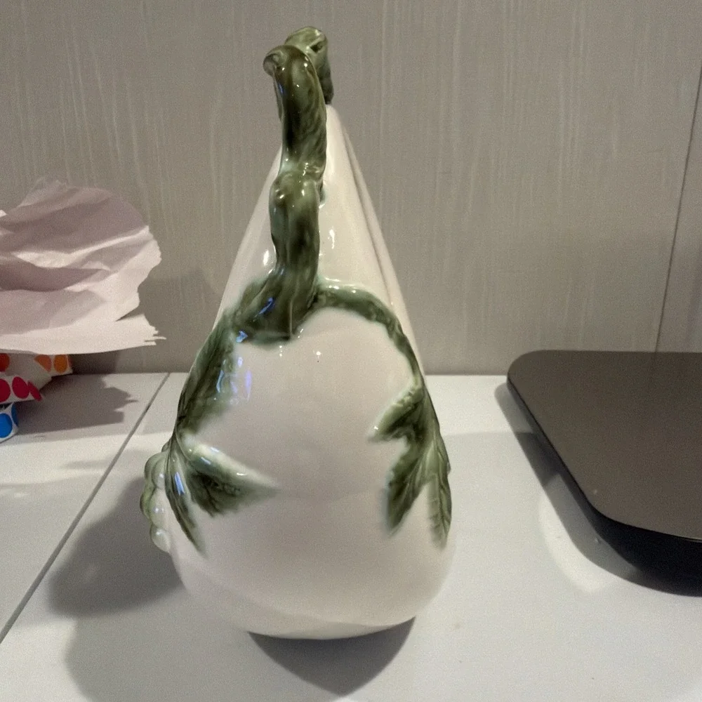 Vtg 1950s Hull Tokay‎ Tuscany Moon Basket Planter Vase Grapes Leaves Vine Handle